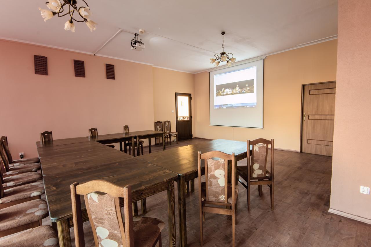 Dom Turysty Sanok Aparthotel Exterior photo